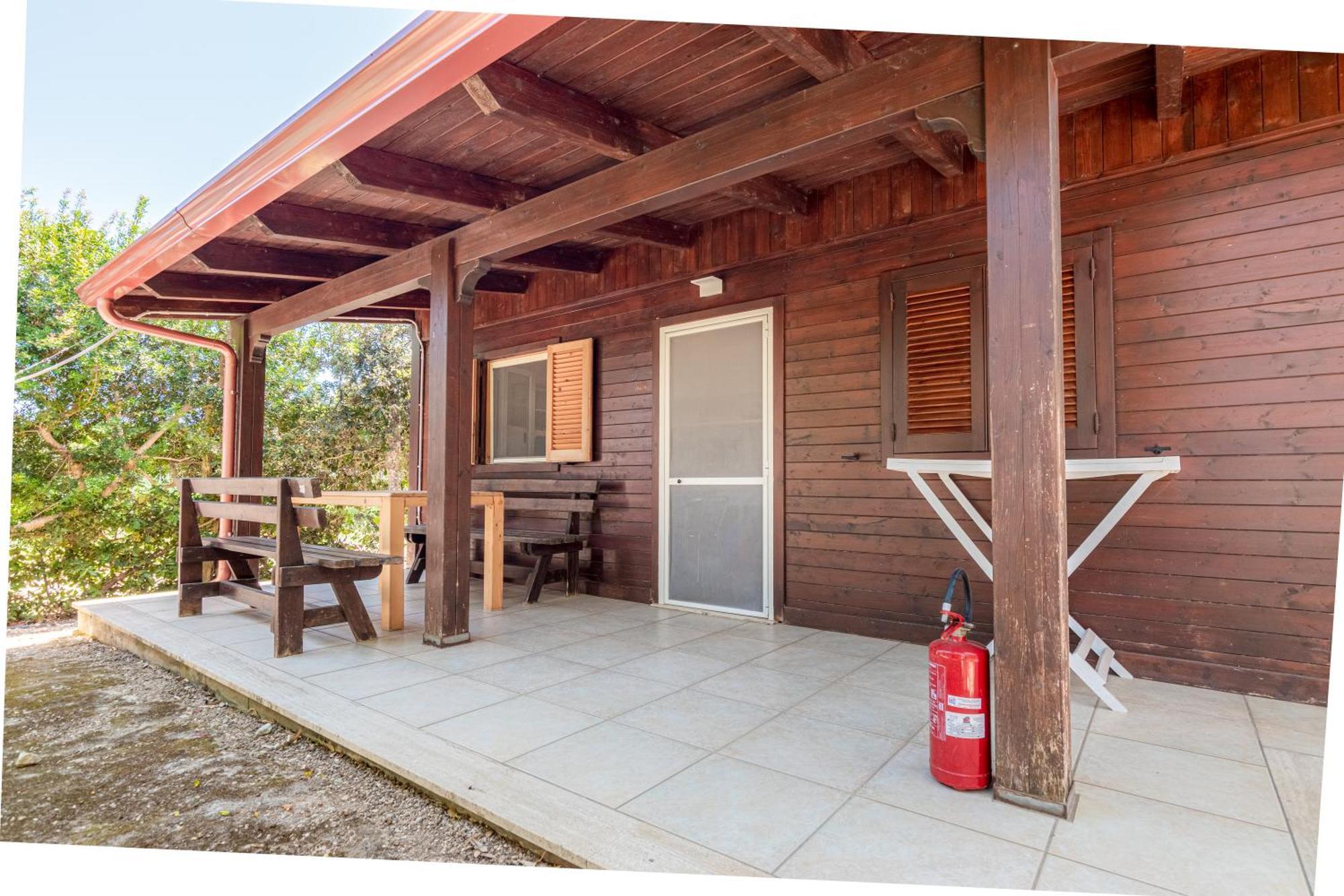Bio Agriturismo Salos 阿利米尼 外观 照片